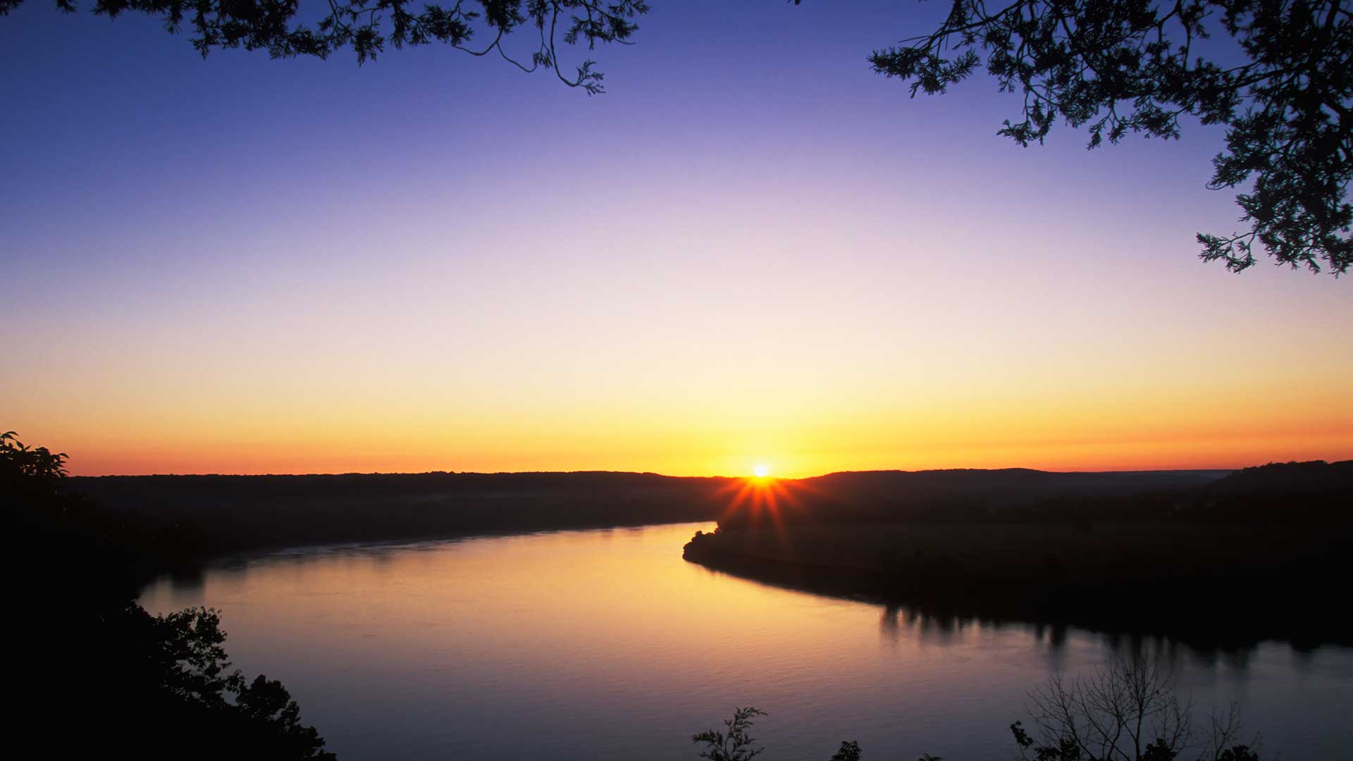 Panorama to illustrate dating in rising sun