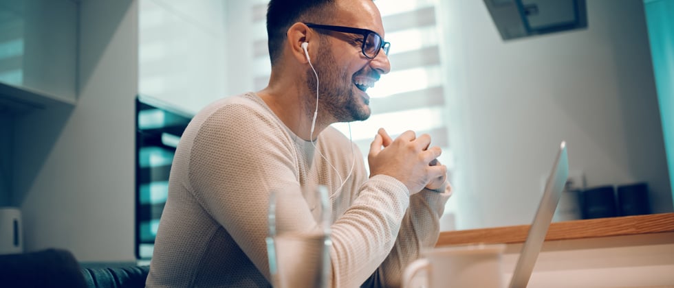 Man flirts online